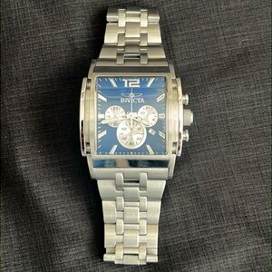 Nice silver Invicta… no scratches only worn a few times
